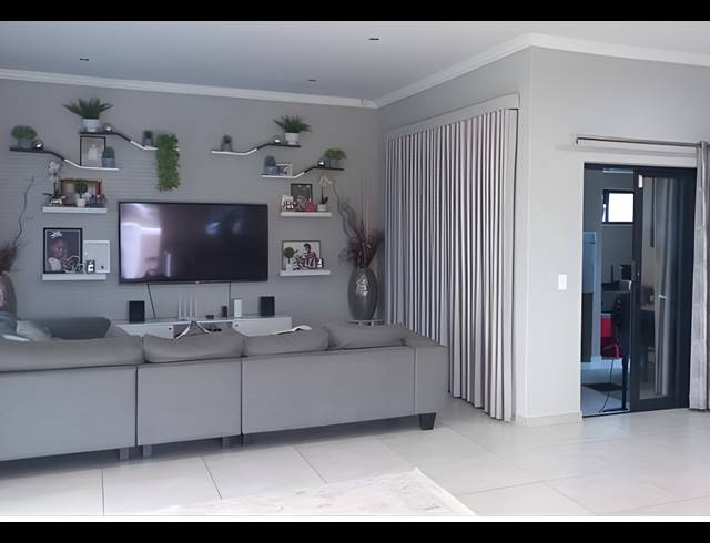 3 bed property for sale in ADMIRALS PARK